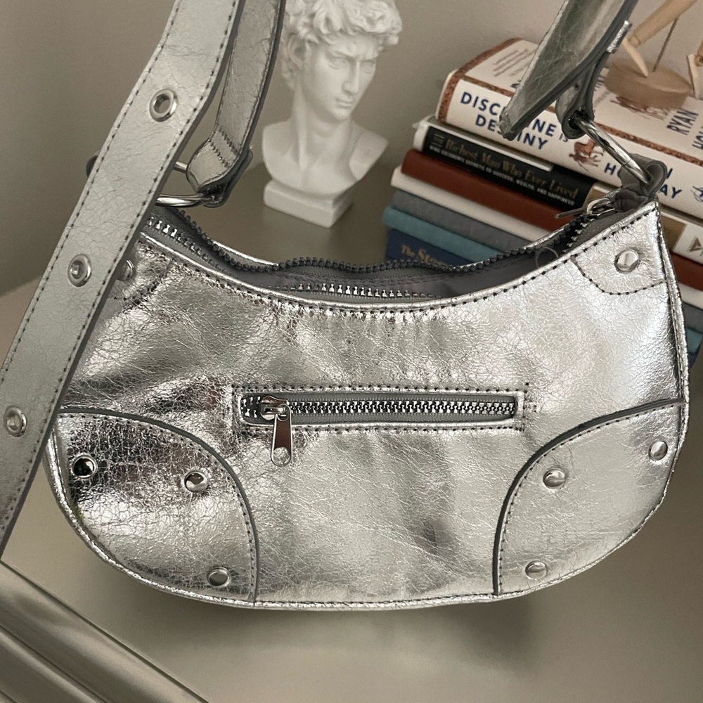 Metallic Purse with adjustable shoulder strap - Picture 3 of 5